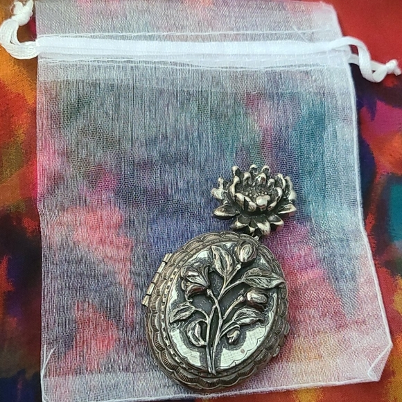 Vintage CORO Large Photo Locket Pin Pendant - Picture 9 of 10